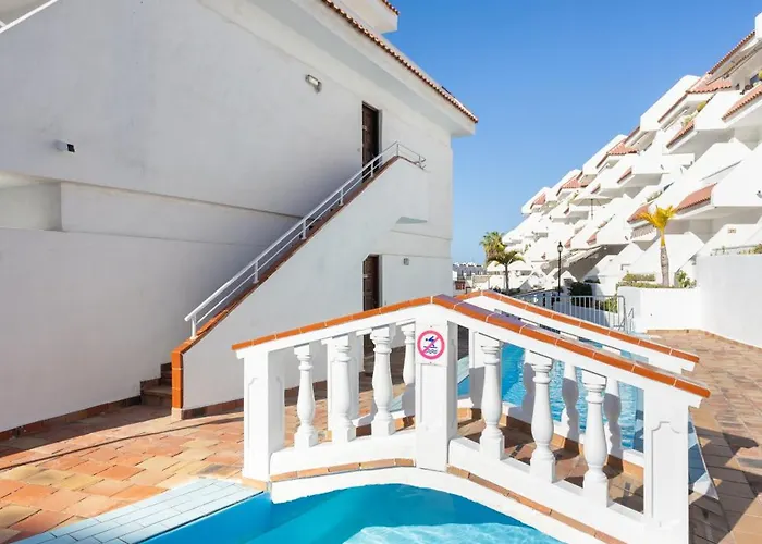 Home2book Americas Escape, Pool & Terrace 아파트