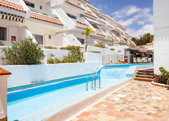 아파트 Home2book Americas Escape, Pool & Terrace 아로나