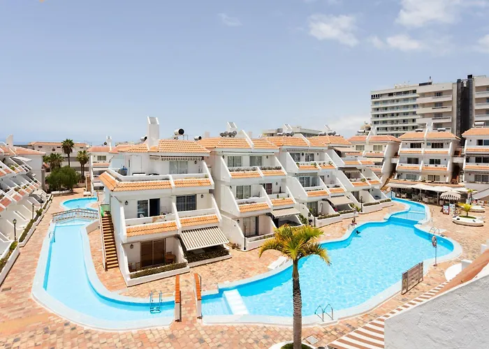 Home2book Americas Escape, Pool & Terrace 아파트 아로나