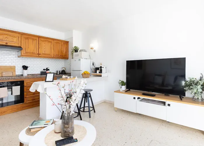 Home2book Americas Escape, Pool & Terrace 아파트 아로나